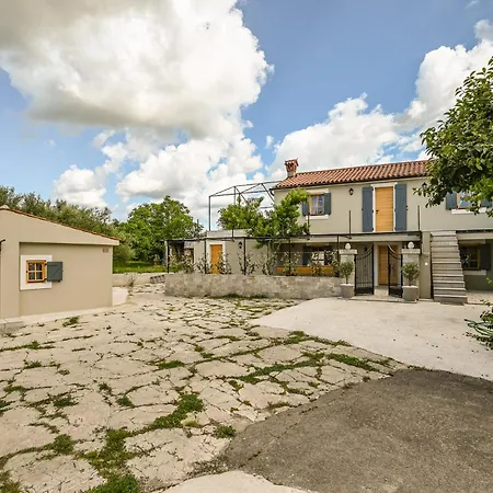 アパート Medanni - Boutique House In Nature With Pool *