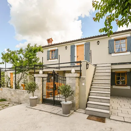 Apartma Medanni - Boutique House In Nature With Pool