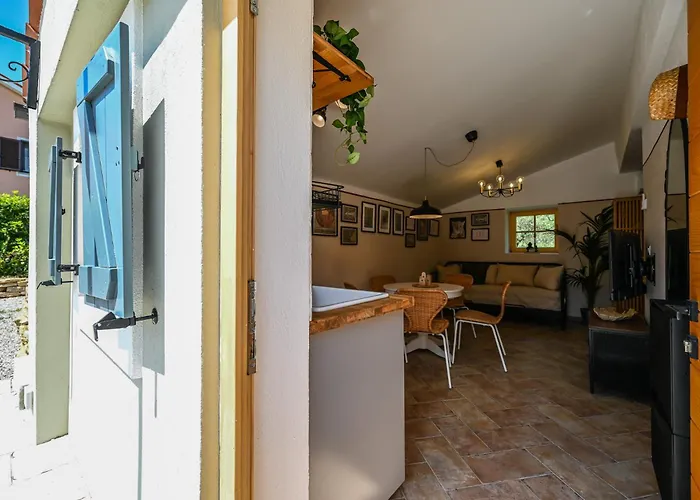 Medanni - Boutique House In Nature With Pool イゾラ